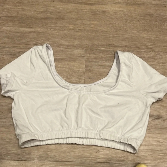 Urban Outfitters White Cropped T Shirt - Picture 3 of 3